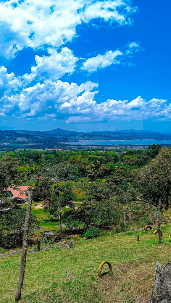Plan Romántico Lago Calima: Escapada Perfecta Para Parejas #1 15 vista al lago calima desde ecolife