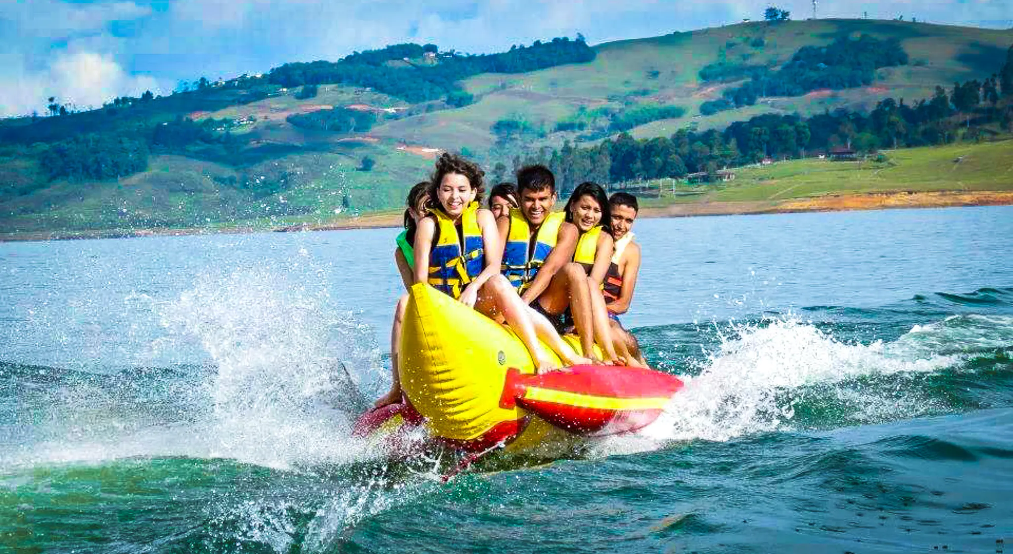 Paseo En Banana En El Lago Calima: ¡Diversión A Toda Velocidad! 2 Paseo en banan lago calima