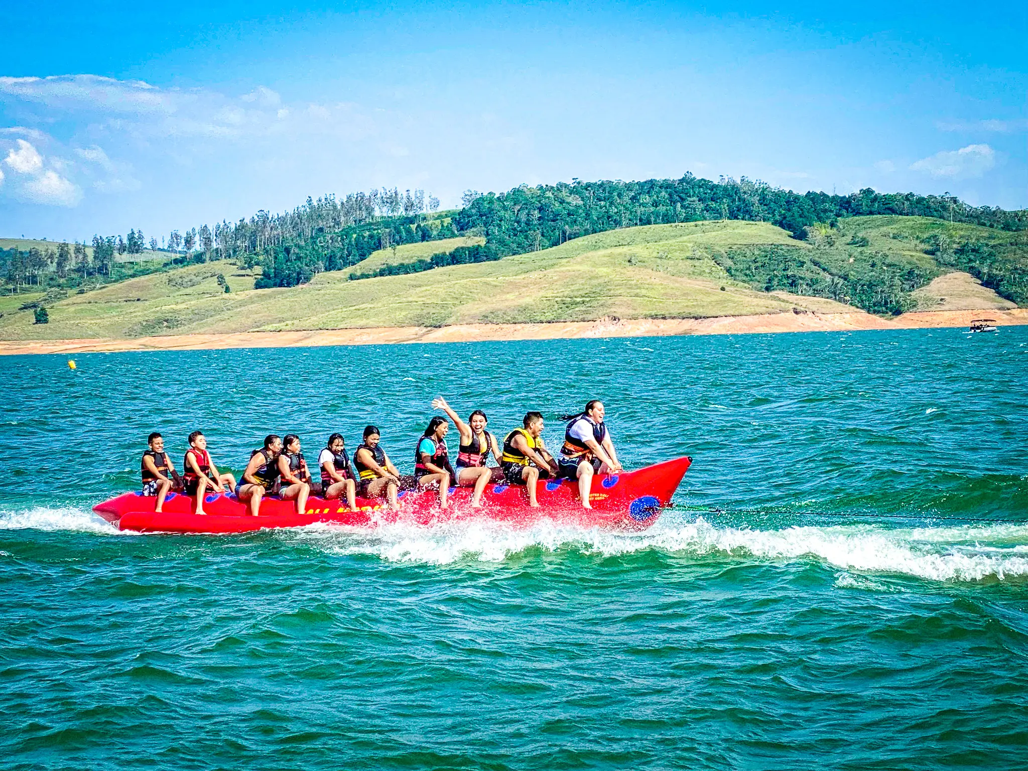 Paseo En Banana En El Lago Calima: ¡Diversión A Toda Velocidad! 3 hatsapp image 2024 10 02 at 12 00 59