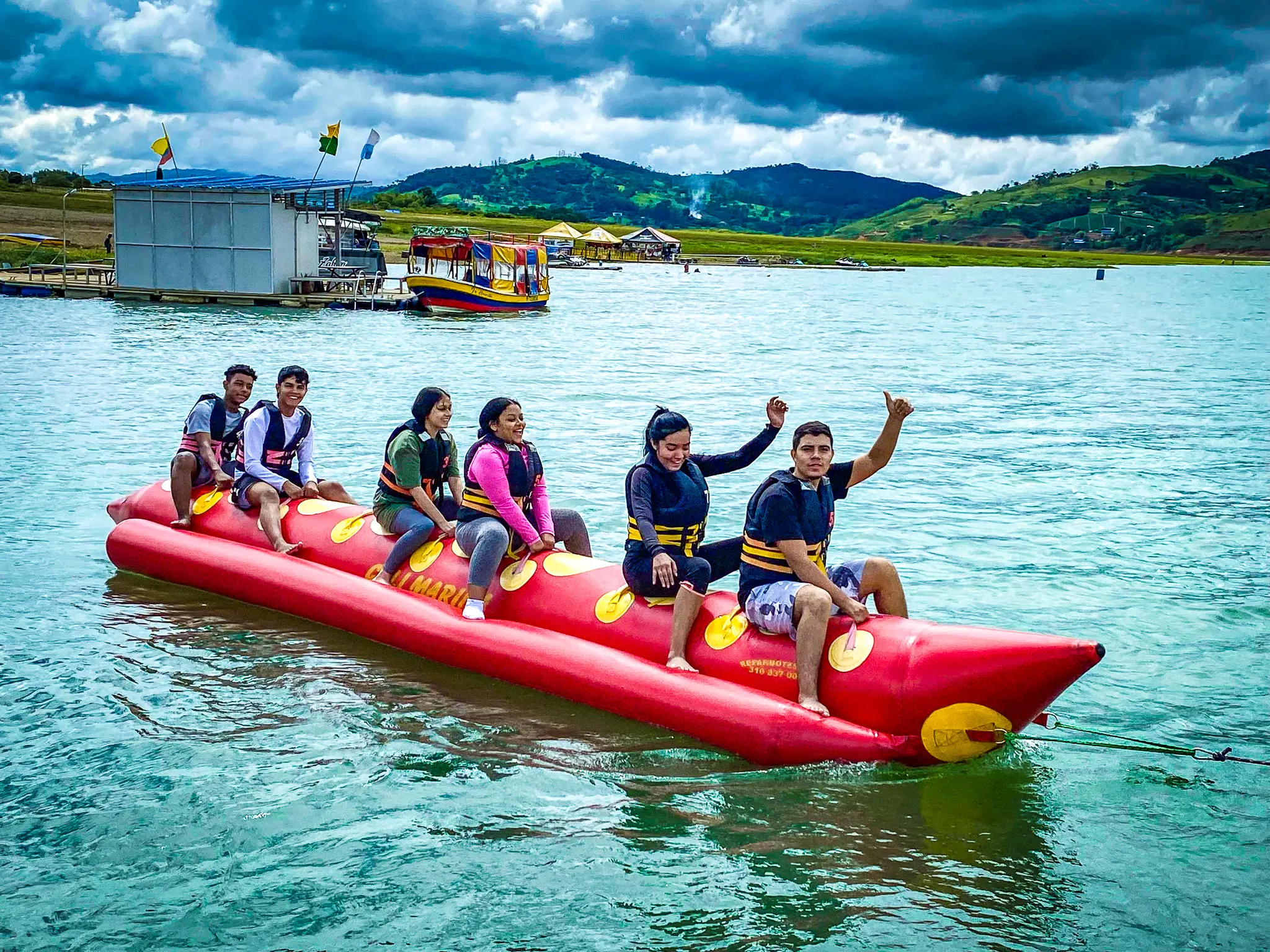 Paseo En Banana En El Lago Calima: ¡Diversión A Toda Velocidad! 4 hatsapp image 2024 10 02 at 12 17 57