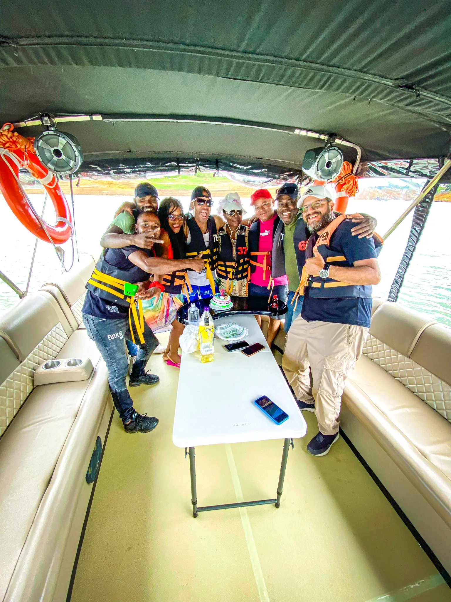 Paseo En Pontón En El Lago Calima 4 paseo en ponton 1 4