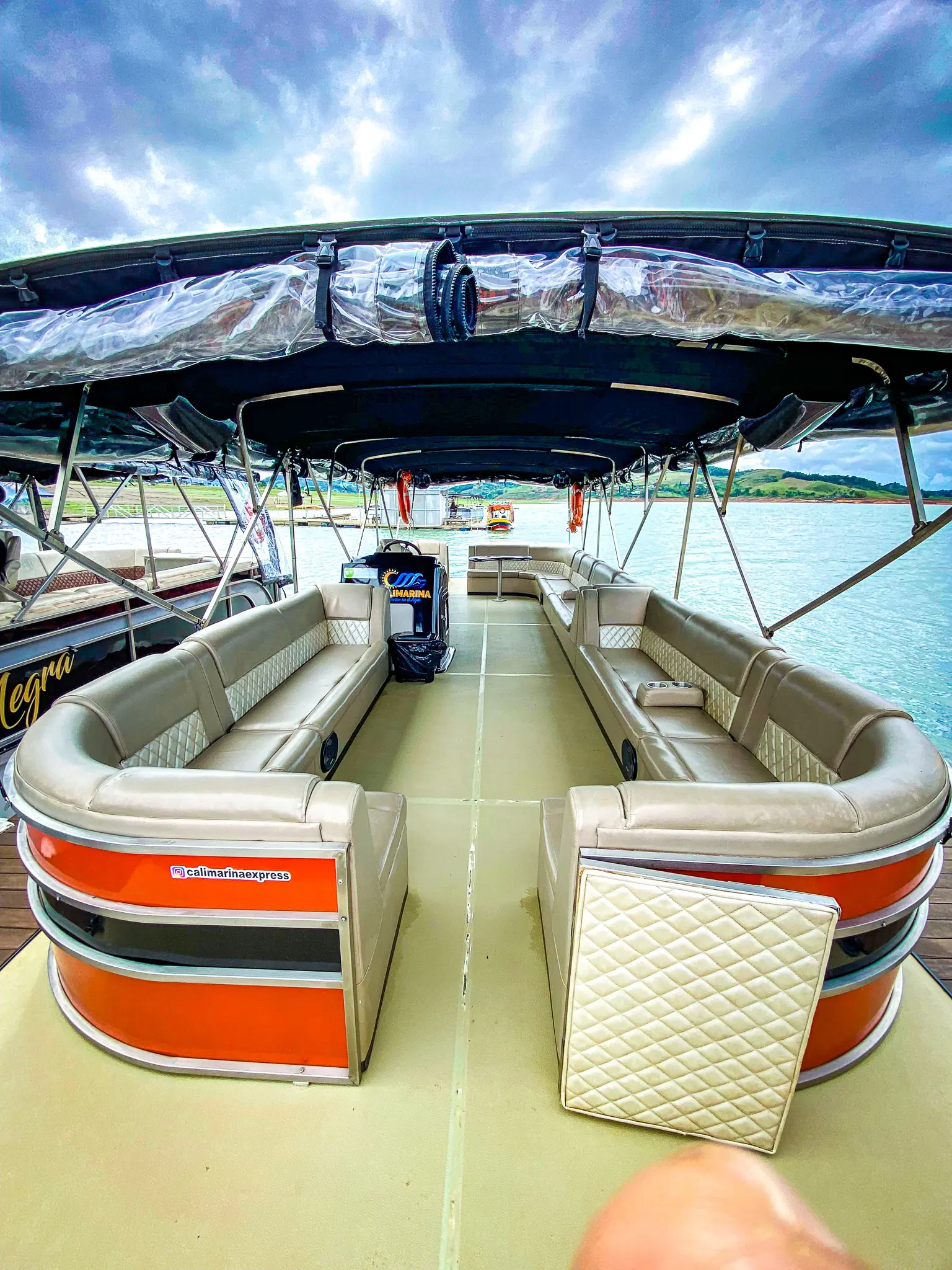 Paseo En Pontón En El Lago Calima 6 paseo en ponton 1 6