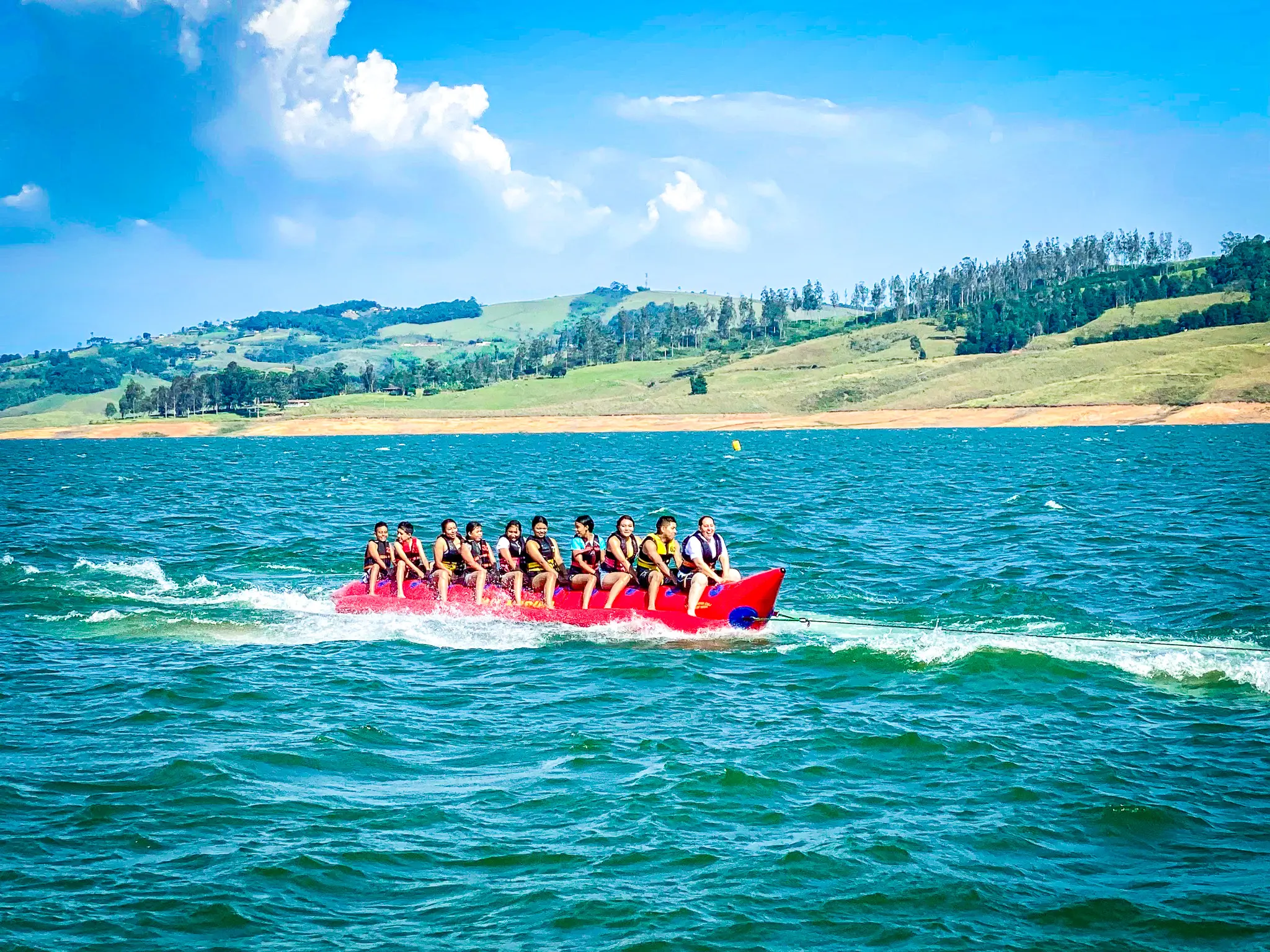 Paseo En Banana En El Lago Calima: ¡Diversión A Toda Velocidad! 5 sapp image 2024 10 02 at 12 00 59 1