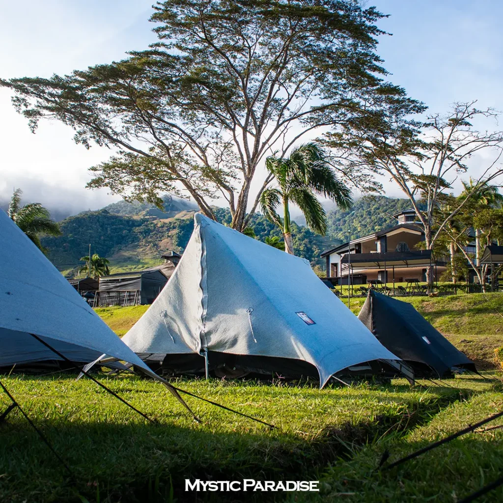 Mystic Paradise Camping elite 6 Personas