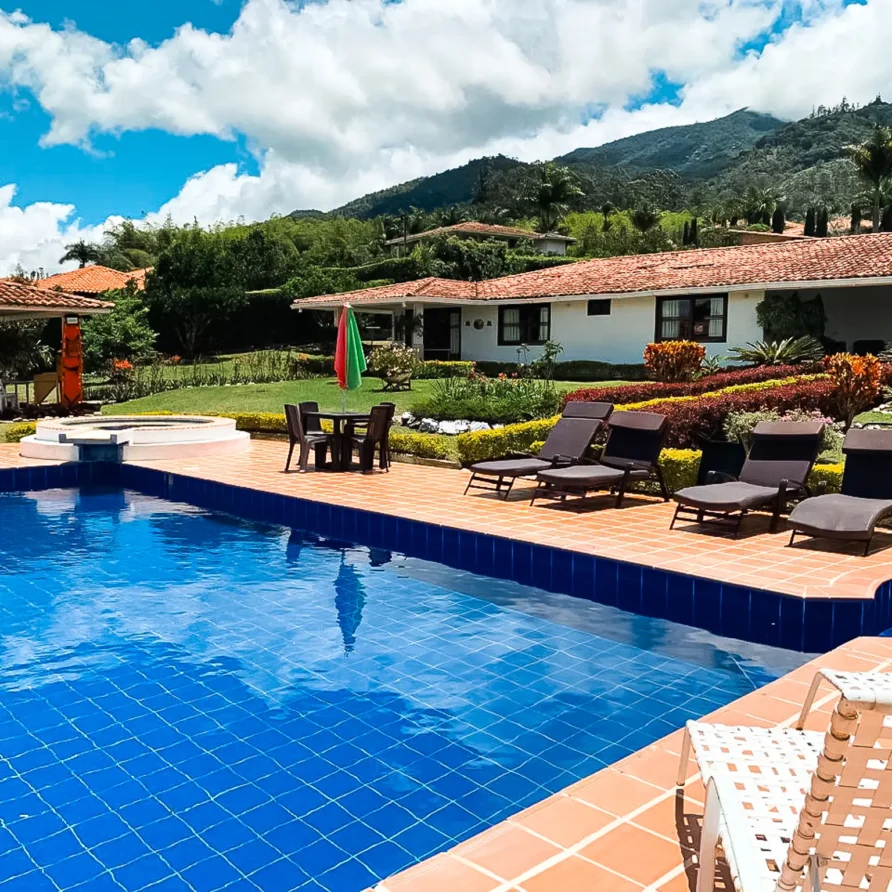 Finca con Vista al Lago Calima hasta (34 personas)