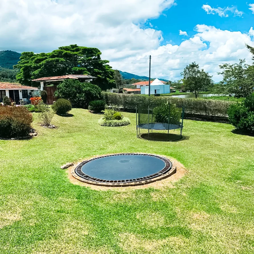 finca villa aura con vista al lago calima