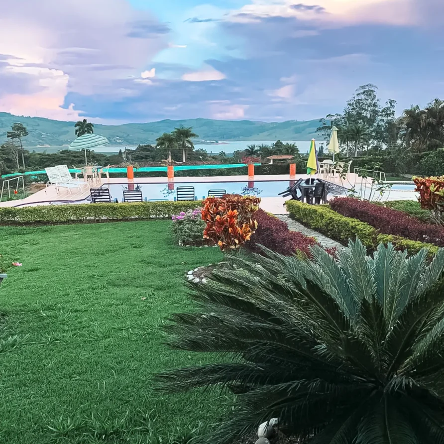 finca villa aura con vista al lago calima
