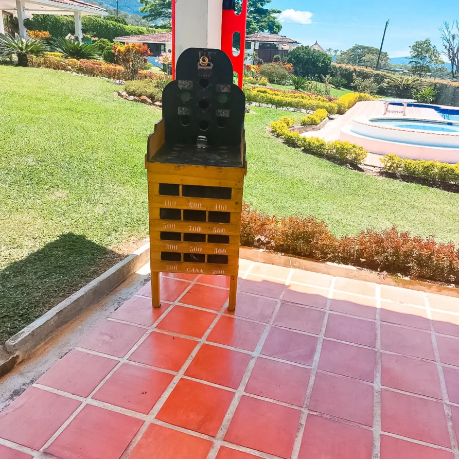 finca villa aura con vista al lago calima