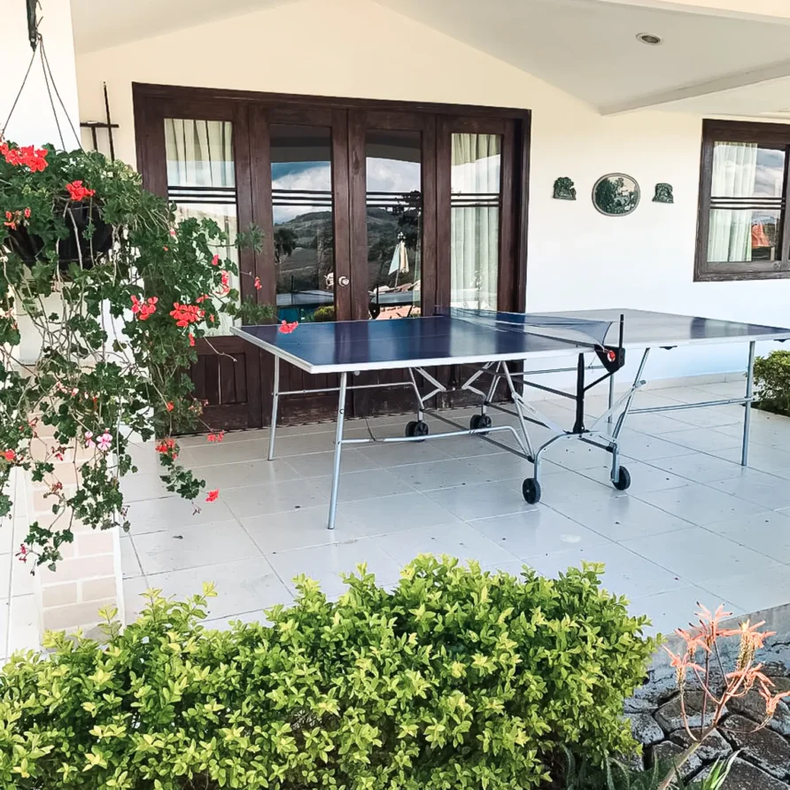 finca villa aura con vista al lago calima