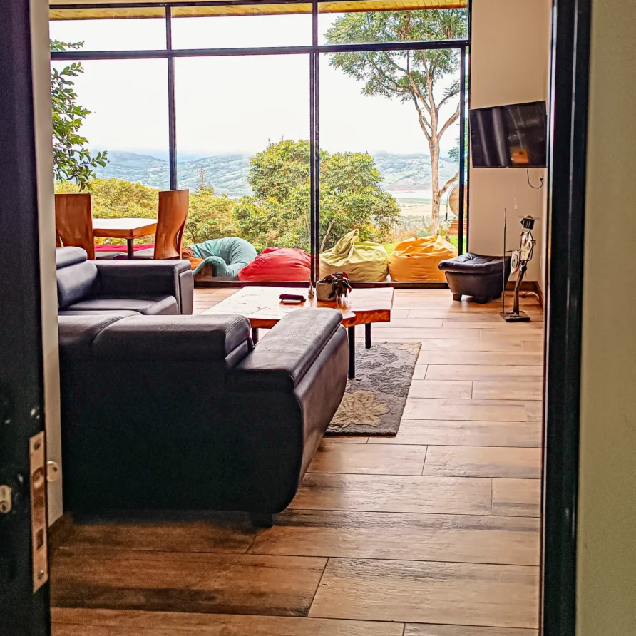 Apartamento de Lujo en el Bosque con Vista al Lago Calima