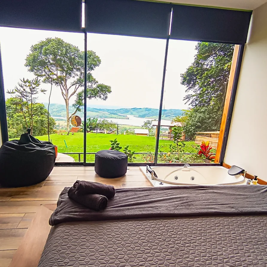 Apartamento de Lujo en el Bosque con Vista al Lago Calima