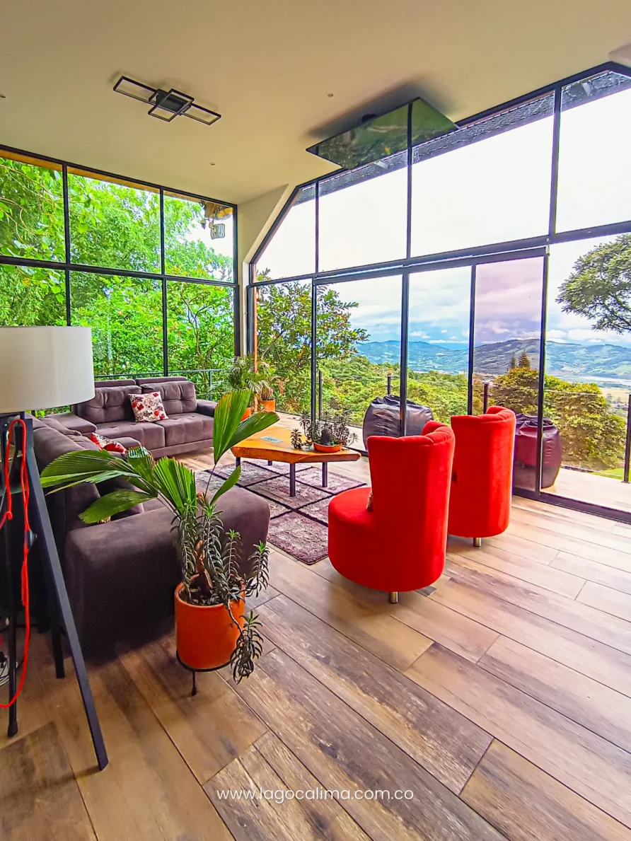 Apartamento de Lujo para Pareja, Familia y Amigos en el Bosque con Vista al Lago Calima (2do Piso) Fenix