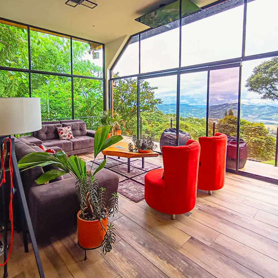 Apartamento de Lujo para Pareja, Familia y Amigos en el Bosque con Vista al Lago Calima (2do Piso) Fenix