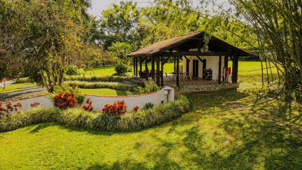 a de juegos y ban204131os provenza