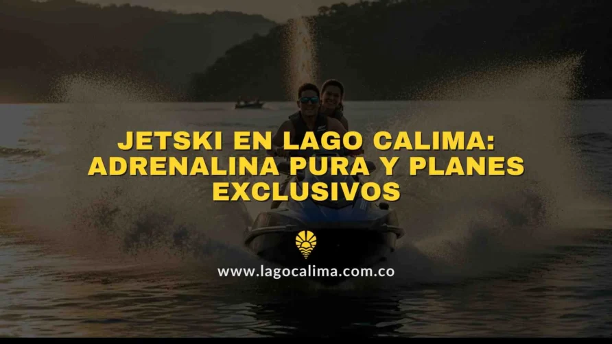Pareja enérgicamente en jetski en Lago Calima, disfrutando la adrenalina y la velocidad en el agua.